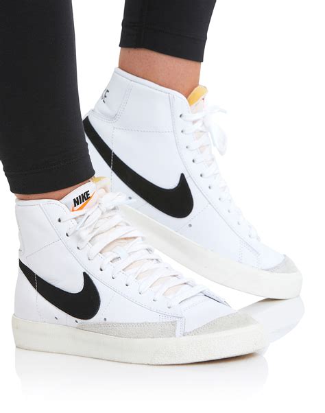 Nike Womens Shoes Blazer Mid 77 